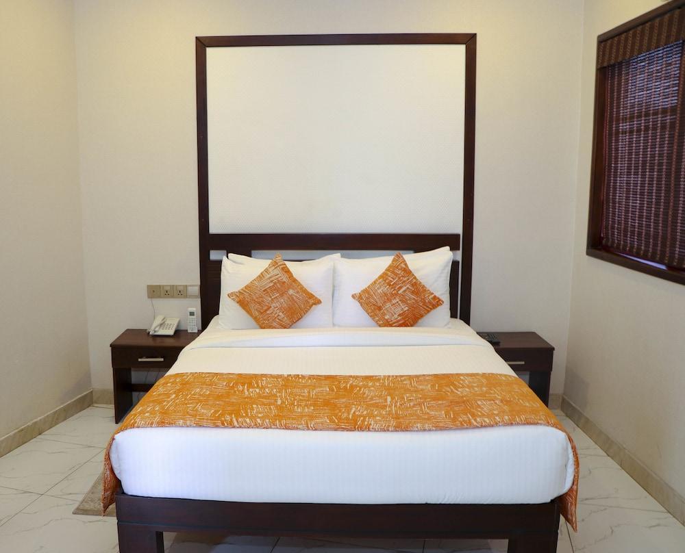 Galaxy City Hotel Kandy Exterior photo